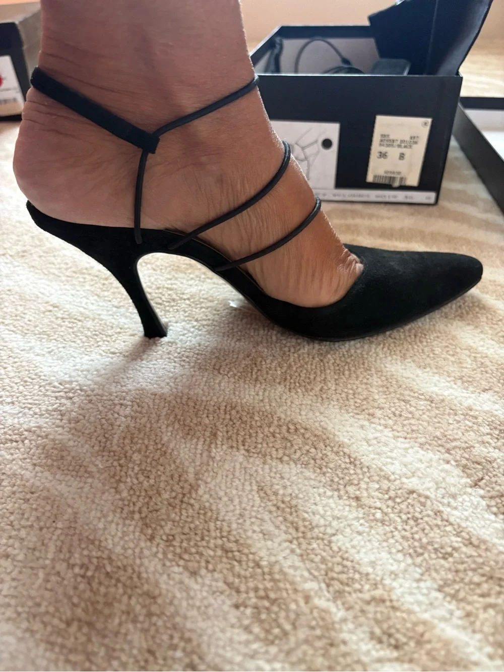 CHANEL elegant pointed